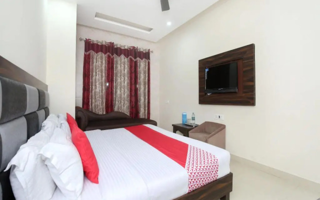 OYO 10318 Hotel Sukhman Residency