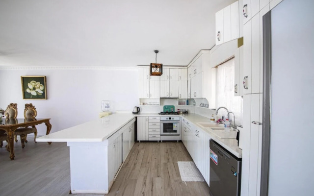 Seaside House With Mesmerizing View in Turkbuku