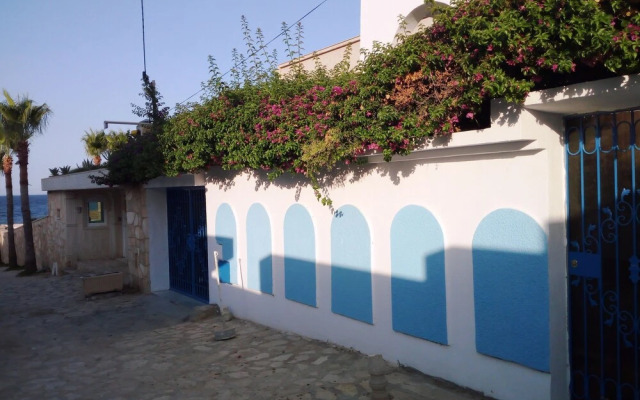 Partie de pittoresque maison en bord de mer