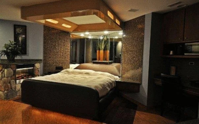 The Champagne Lodge & Luxury Suites