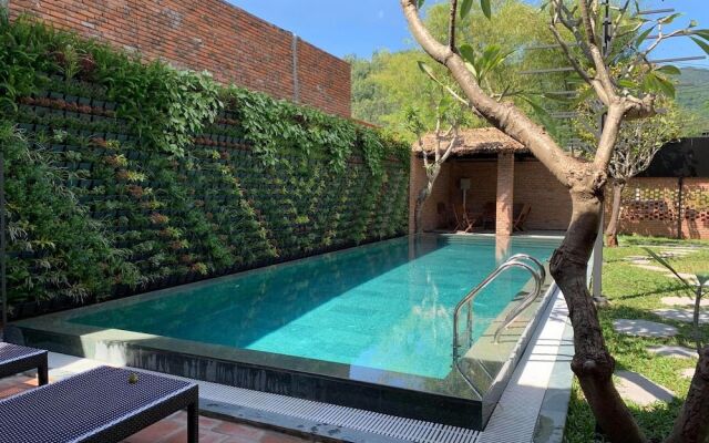 Tropical Forest Hostel & Apartments