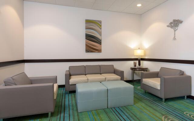 Holiday Inn Express Hotel & Suites New Philadelphia by IHG