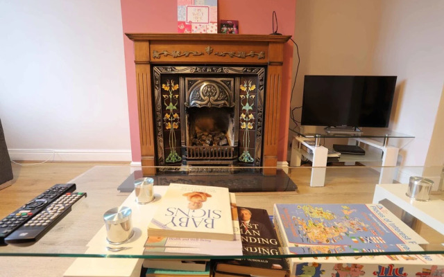 Solihull/NEC/Airport 3 BR Semi-detached House