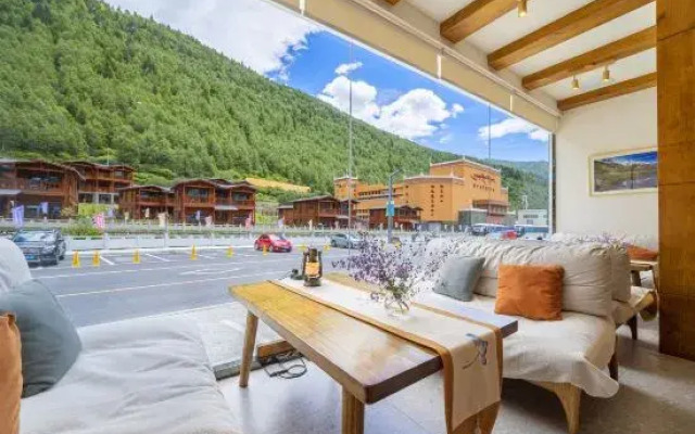 Hidden Qishan Residence (Siguniangshan Changpinggou Scenic Area)