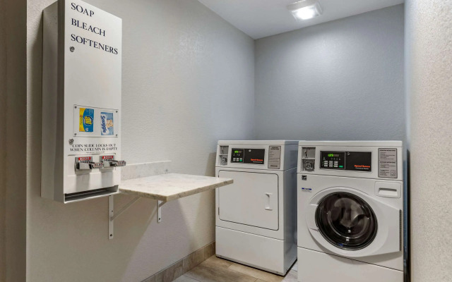 Comfort Inn & Suites Tualatin - Lake Oswego South