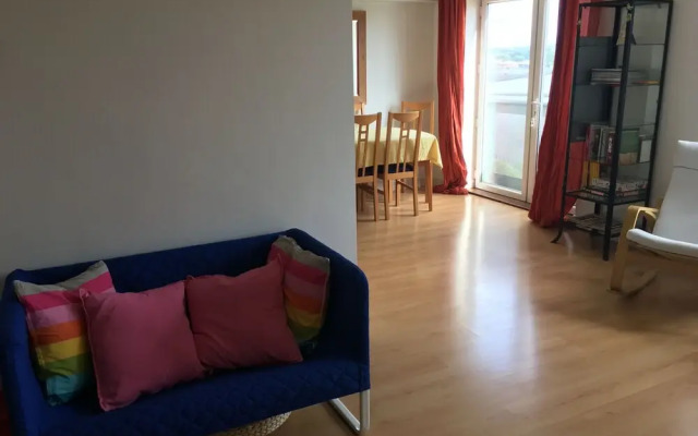 Modern 2 bedroom flat with stunning river views