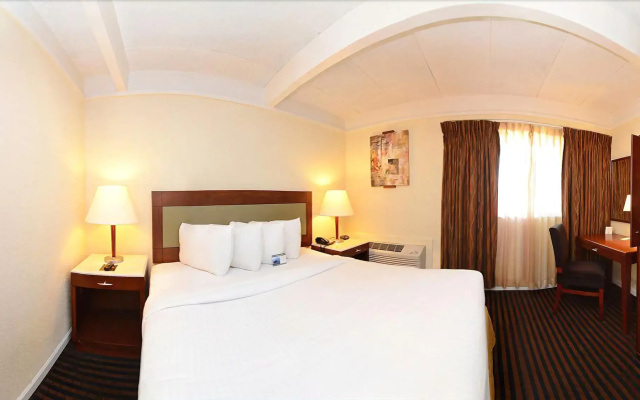 Lexington Inn & Suites NW Chicago Elgin