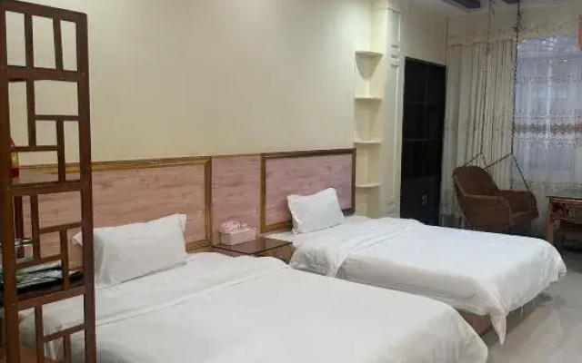 Phoenix Tree Business Hotel (Wanwei Jintan Branch)