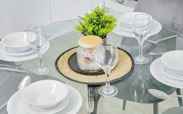 Salford - 2 Bed Apartment - Sleeps 4 - Wifi