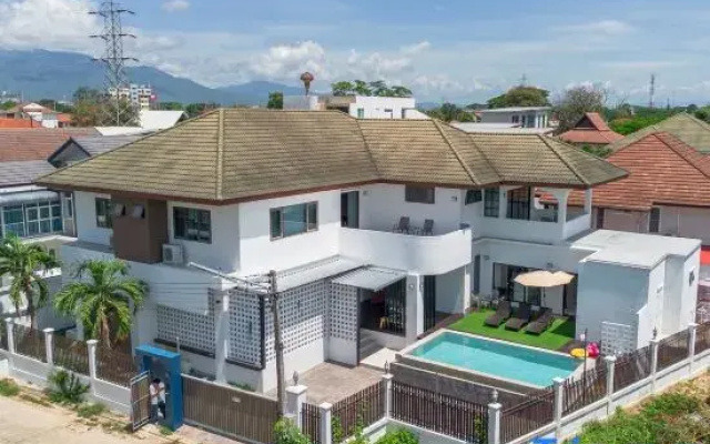9 BR Pool Villa near Shopping Mall.