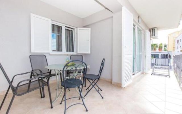 One-Bedroom Apartment in Dramalj X