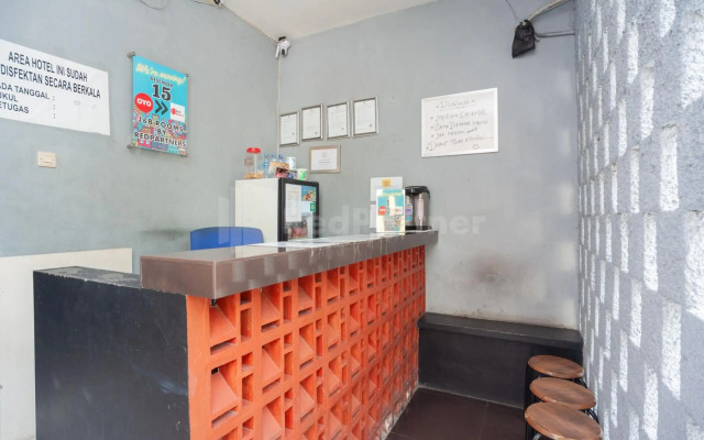 Super OYO 2223 J&b Room Utan Kayu