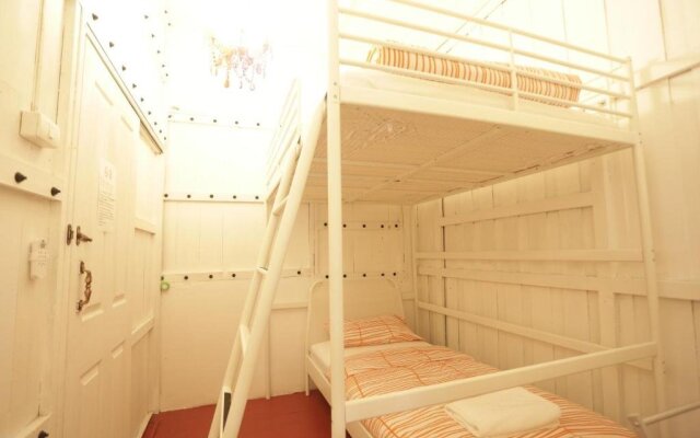 Water Lily Hostel (วอเตอร์ ลิลลี่ โฮสเทล)