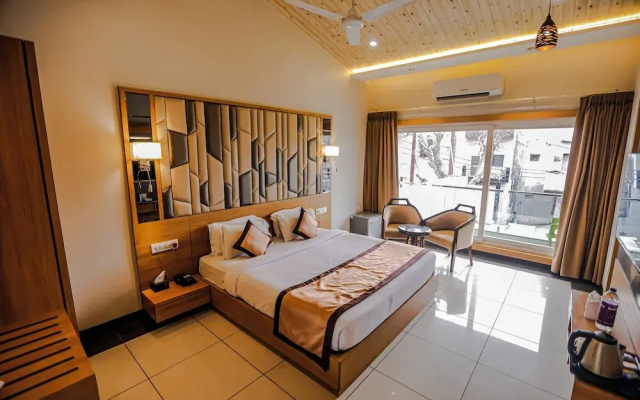 Hotel Mukut Mani Govardhan