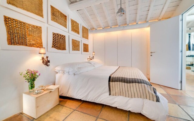 Luxury Art Apt With Terrace in Trastevere, Serviced by Hostmaker