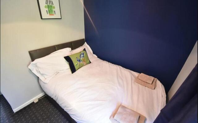 3-Bedroom Comfy Home in Solihull