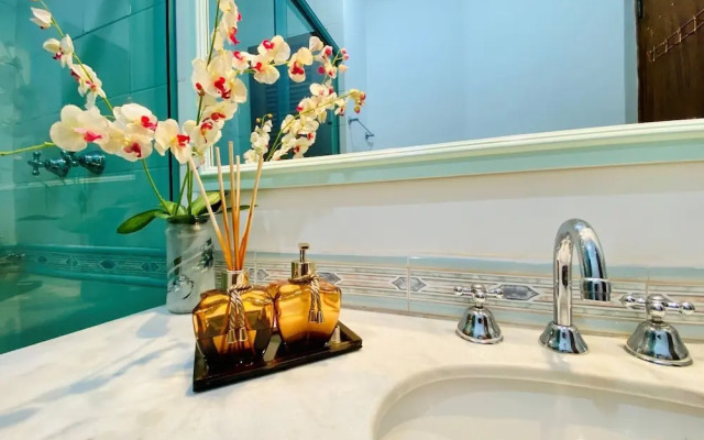 Cobertura ao Lado da Rua Torta  Gramado