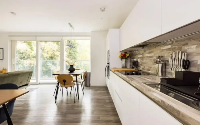 The London Retreat - Alluring 2bdr Flat With Balcony