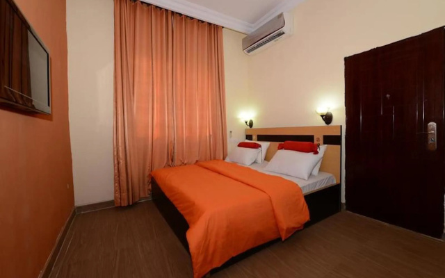Momak 2 Hotel & Suites