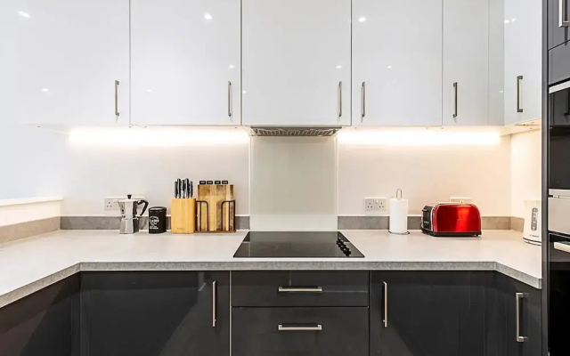 Modern 2-bed Flat With Terraces in Leyton