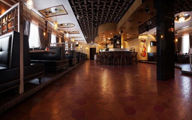 Mama Leone Hotel