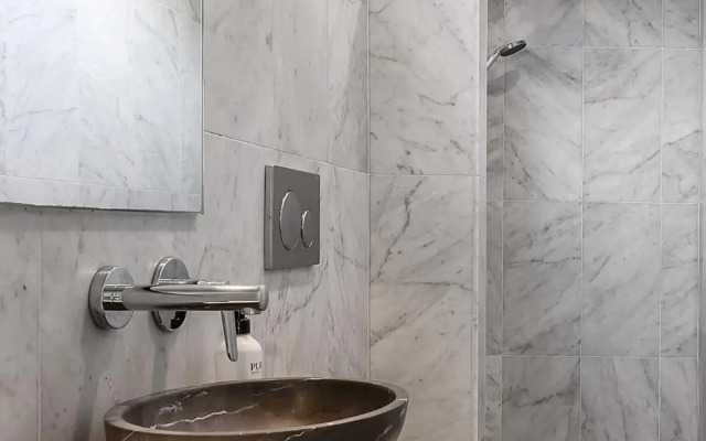 Cliffside: Bondi Beach