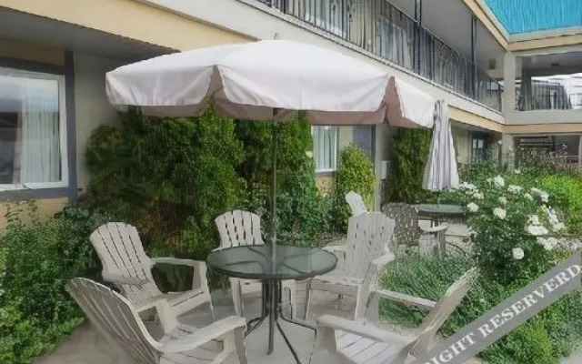 Super 8 Motel - Penticton