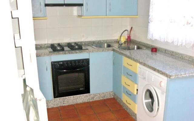 House With 3 Bedrooms in Islantilla, Huelva, With Pool Access and Encl