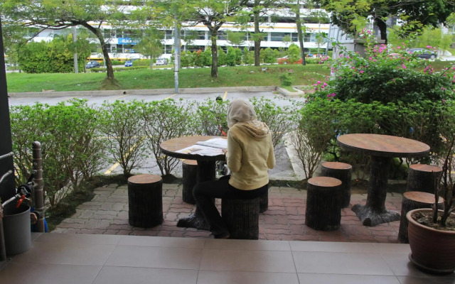 Putra One Avenue Hotel