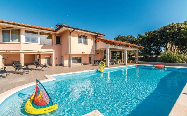 Stunning Home in Pula With Wifi and 4 Bedrooms