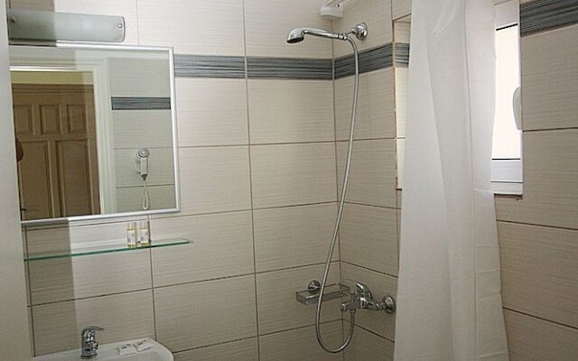 Konstantinos Hotel & Apartments 2