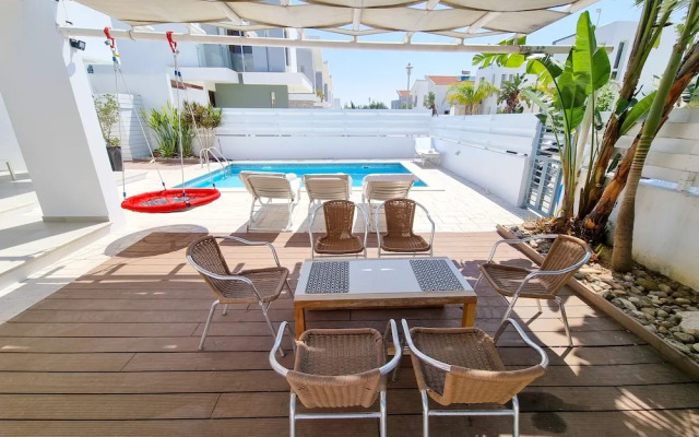 Private Pool Villa Next to the Beach