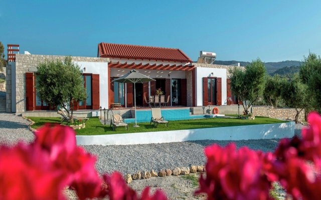 Boutique Villa in Arkadi With Pool and Deck Chairs