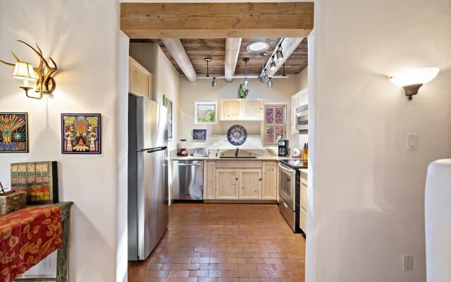 Casa Siempre Mayo - Railyard Gem, Walk to Plaza