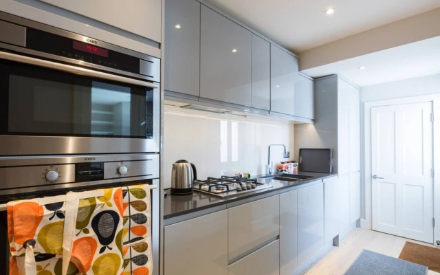 Beautiful Brook Green 2 bed Flat, Close to Tube