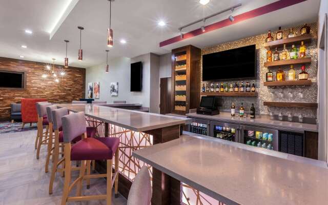 La Quinta Inn & Suites by Wyndham Houston East at Sheldon Rd