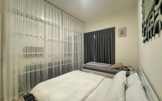 Central 1BHK in Dubai Hills. Burj View