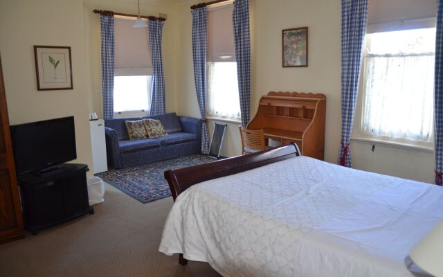 Leura House