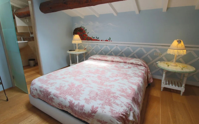 Belvilla by OYO Beautiful Farmhouse With Pool