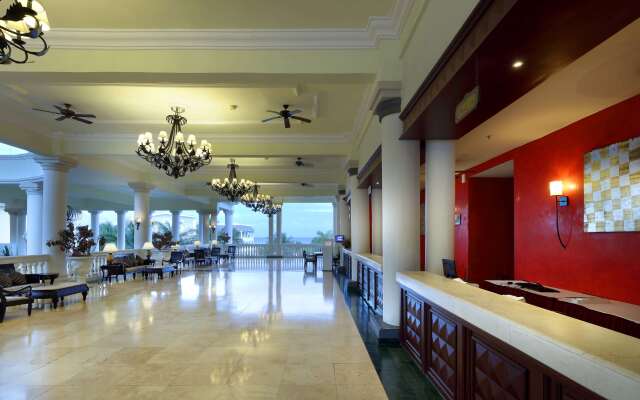 Grand Palladium Lady Hamilton Resort & Spa All Inclusive