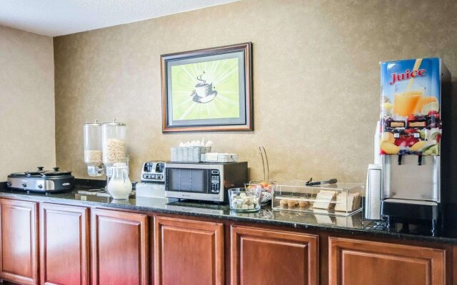 Econo Lodge Inn & Suites Evansville