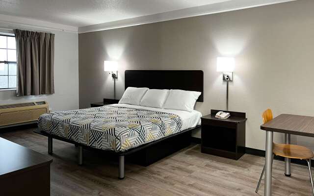 Motel 6 Hazelwood, MO