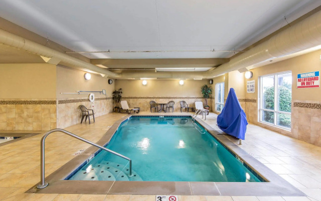 Comfort Suites North