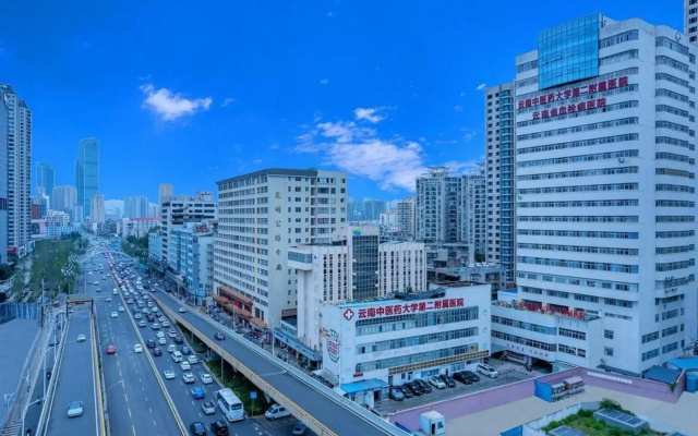 Mengyoung Hotel (Kunming Vientiane City Dongjiao Road Subway Station)
