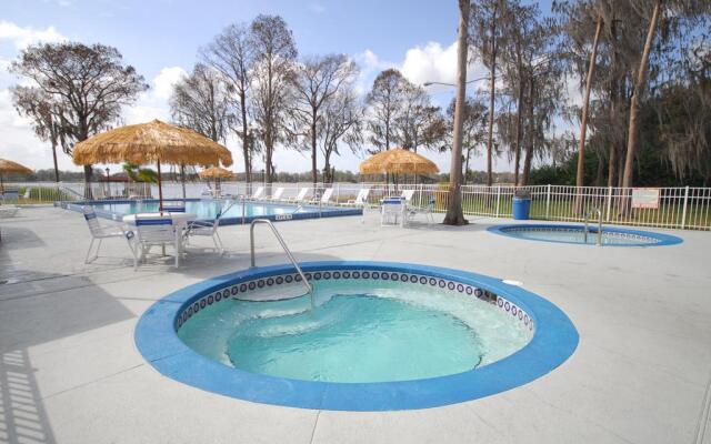 Howard Johnson Express Inn And Suites Lakes Front