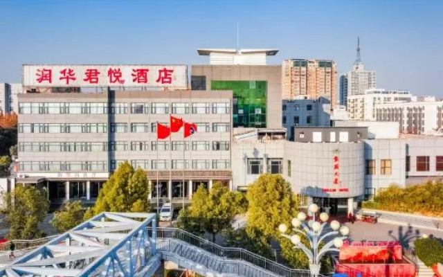 Runhua Junyue Hotel
