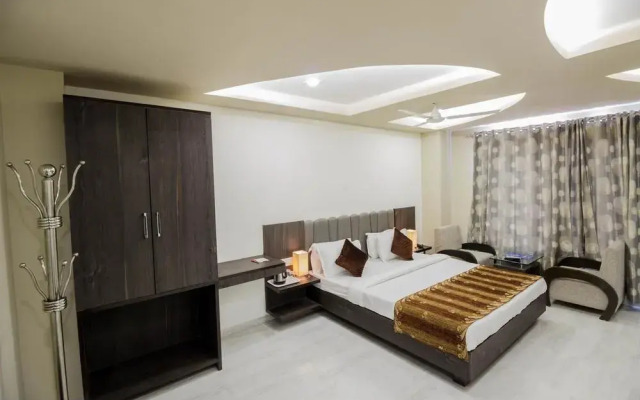 OYO Rooms High Court SG Highway