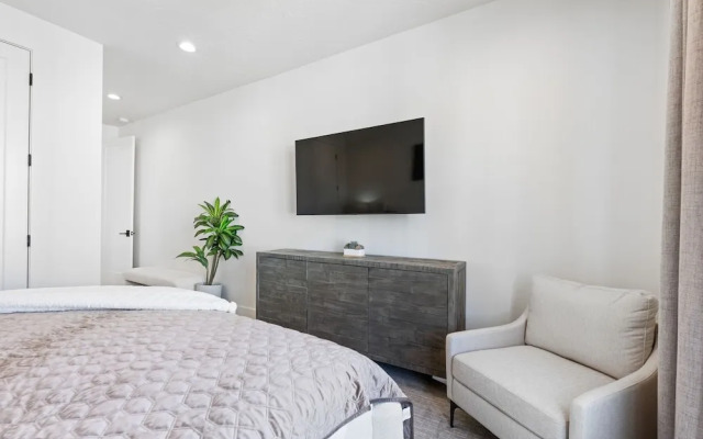 The Dugout 8 Bedroom Home