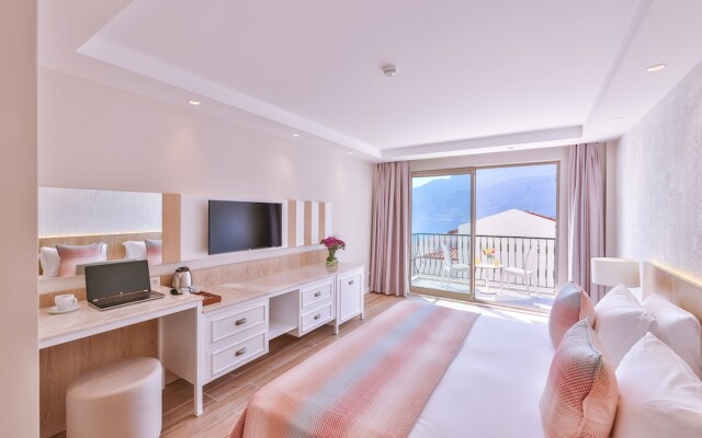 Hilaris Hotel