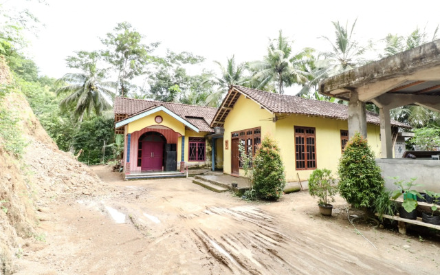 Kasmiyem Homestay by ZUZU
